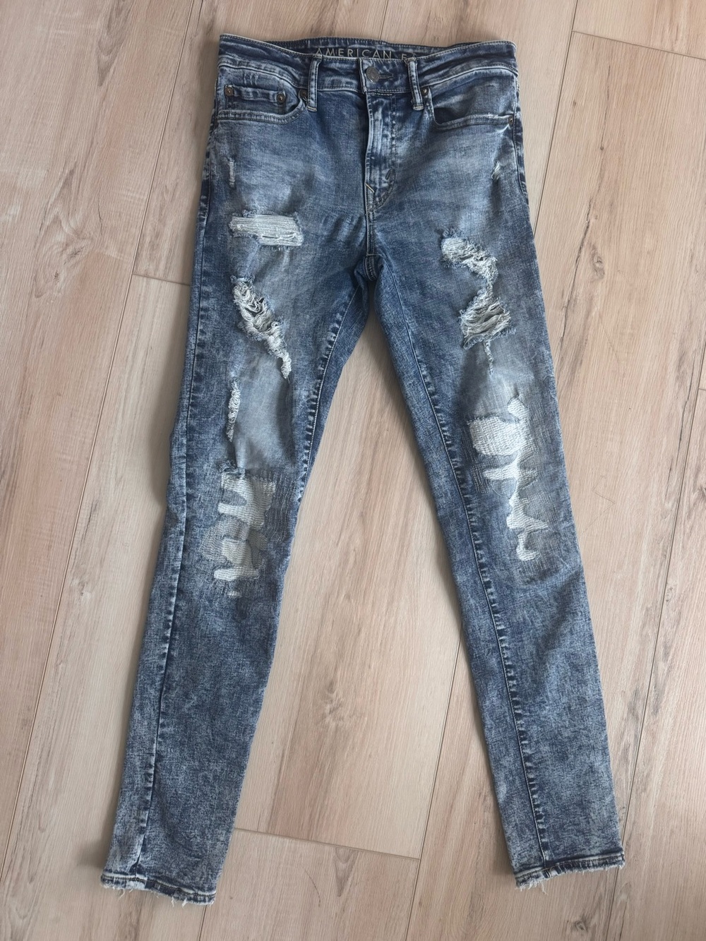 Women’s American Eagle Outfitters Distressed Skinny Jeans. Size 30x32